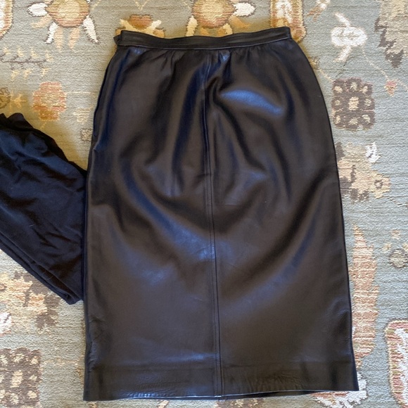 Saint Laurent genuine black leather mid length skirt. Vintage - Picture 11 of 11